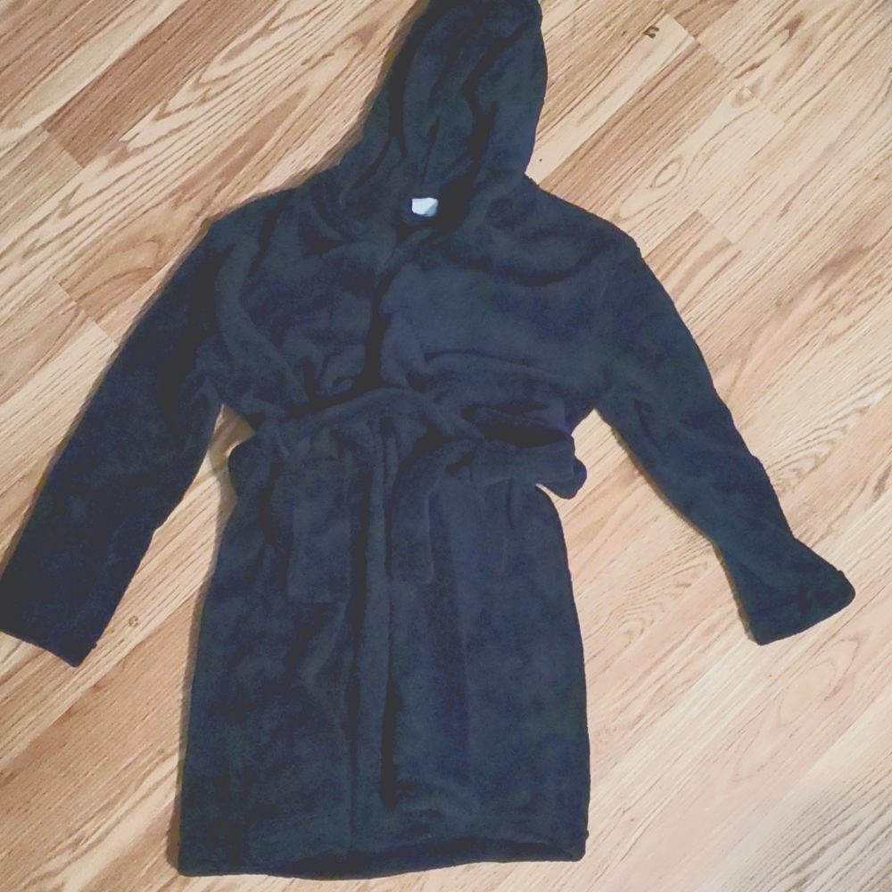 NWOT boys fluffy soft robe size M